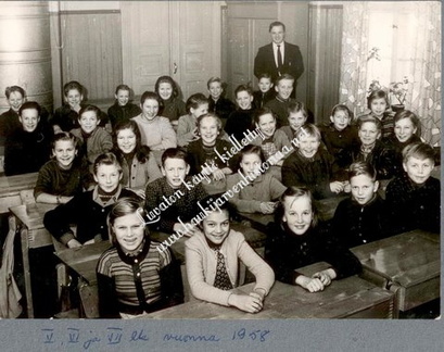 Viides- ja kuudesluokkalaisia sekä jatkokoululaisia 1958