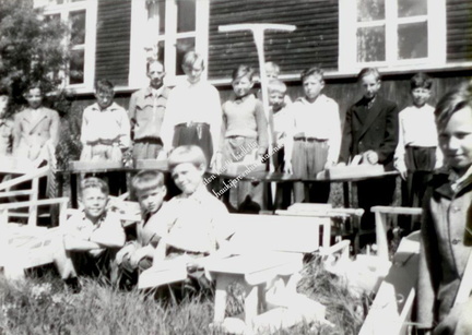 Haukijärven koulun pojat käsitöineen keväällä 1954