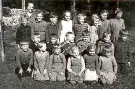 Ensimmäinen ja toinen luokka lukuvuonna 1952 - 1953