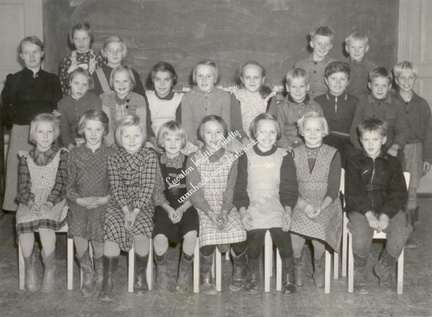 Kolmas- ja neljäsluokkalaiset marraskuussa 1953