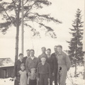 Vuoren perhe talon pihassa 1951